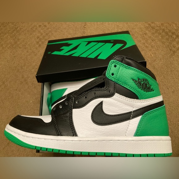 Jordan 1 Retro High OG - Lucky Green - Picture 3 of 9